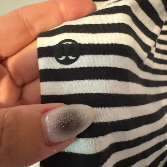 Lululemon 5 Year Basic Black and White Striped Men's Shirt size large - Picture 5 of 5